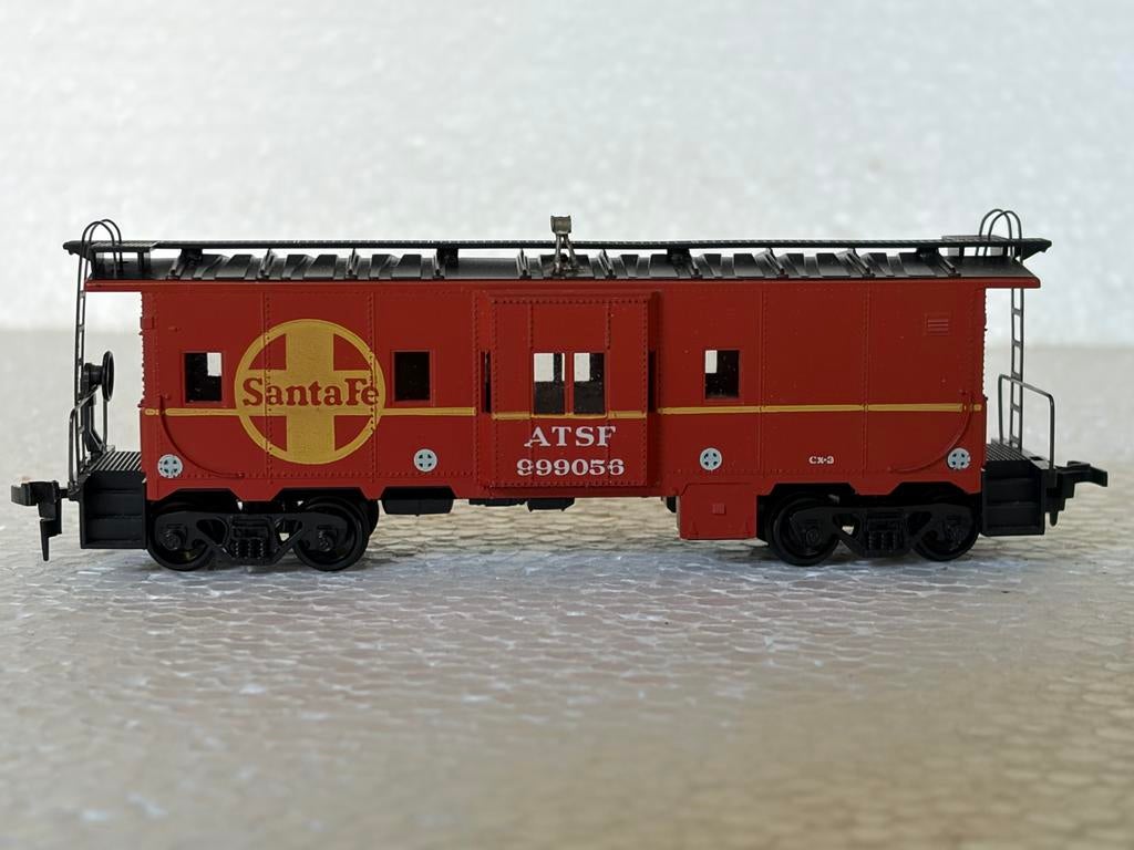 Santa Fe ATSF bay window caboose, Overige merken, Gelijkstroom of Wisselstroom, Wagon, Ophalen of Verzenden