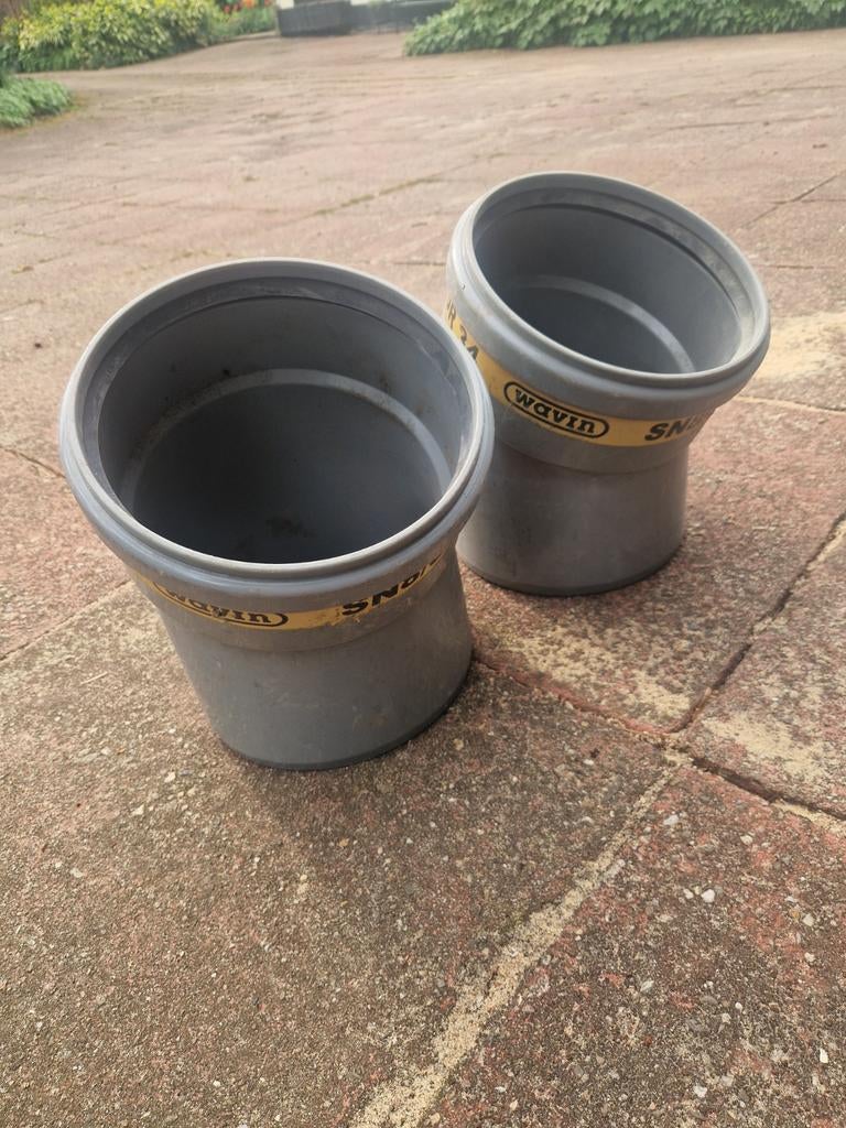 Twee Wavin SN4 bochten 200mm, Doe-het-zelf en Verbouw, Buizen en Afvoer, Bochten, Pvc, Nieuw, Ophalen of Verzenden