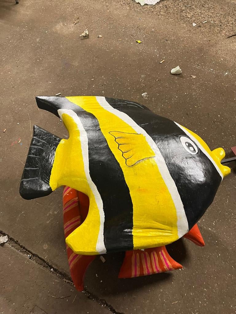 Twee mooie piepschuim vissen voor praalwagen., Ophalen, Zo goed als nieuw