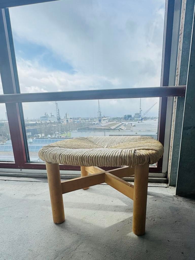 Voetenbank gevlochten riet, Huis en Inrichting, Banken | Voetenbanken en Poefen, Minder dan 50 cm, Gebruikt, Vierkant, Riet of Rotan