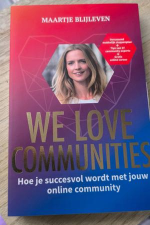 We love communities boek, Ophalen of Verzenden, Zo goed als nieuw, Maartje Blijleven