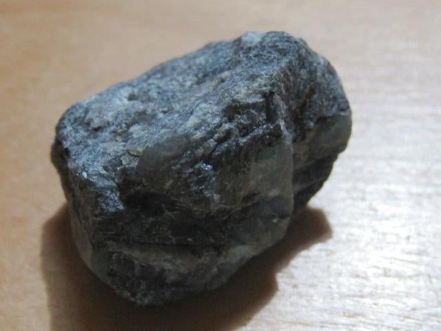 min. ruwe edelsteen SMARAGD (2), Verzamelen, Mineralen en Fossielen, Verzenden, Mineraal