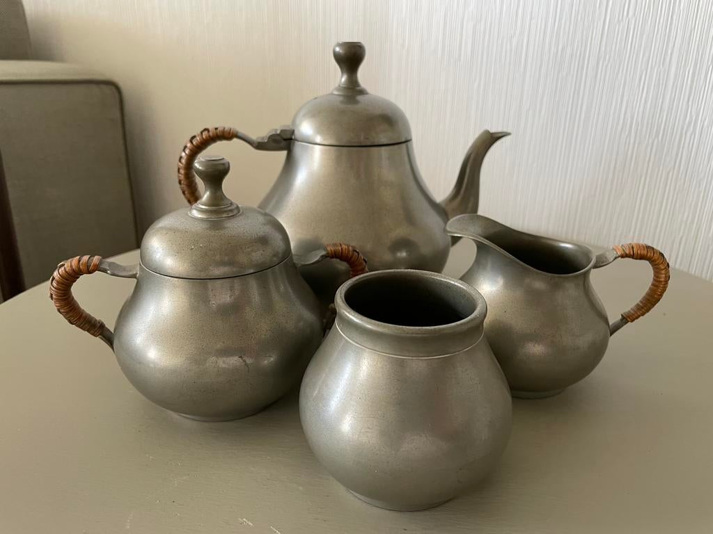 Theeservies tin, Ophalen