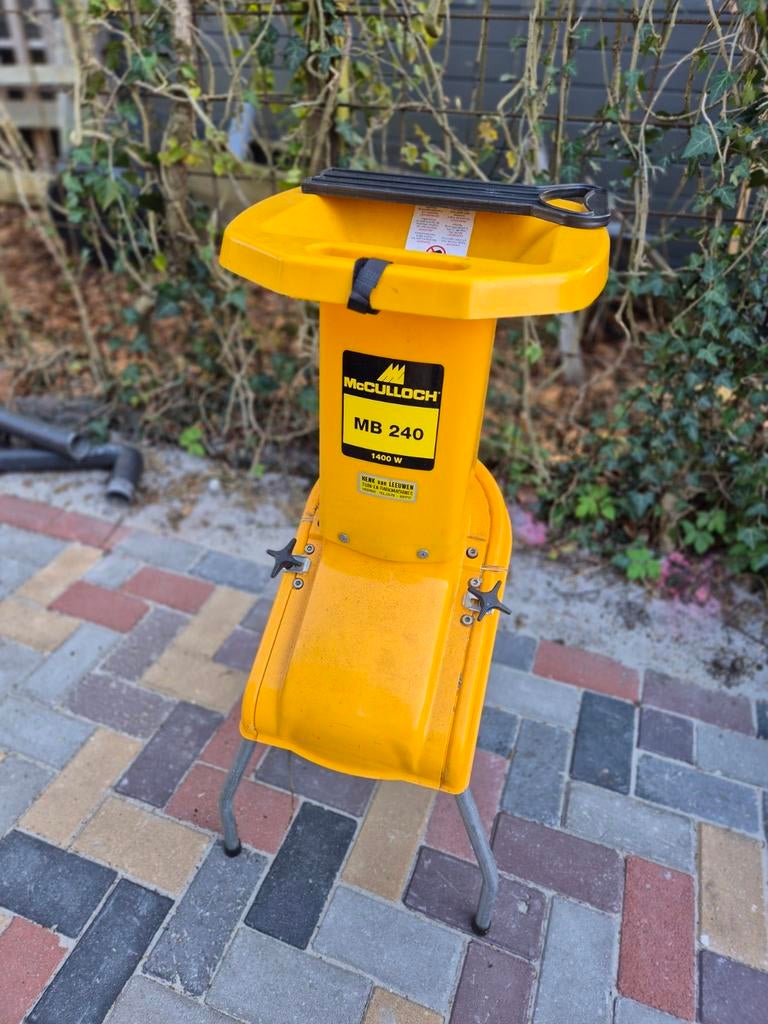 McCulloch MB 240 Houtversnipperaar / hakselaar 1400W, Ophalen, Gebruikt, McCulloch, Met opvangbak