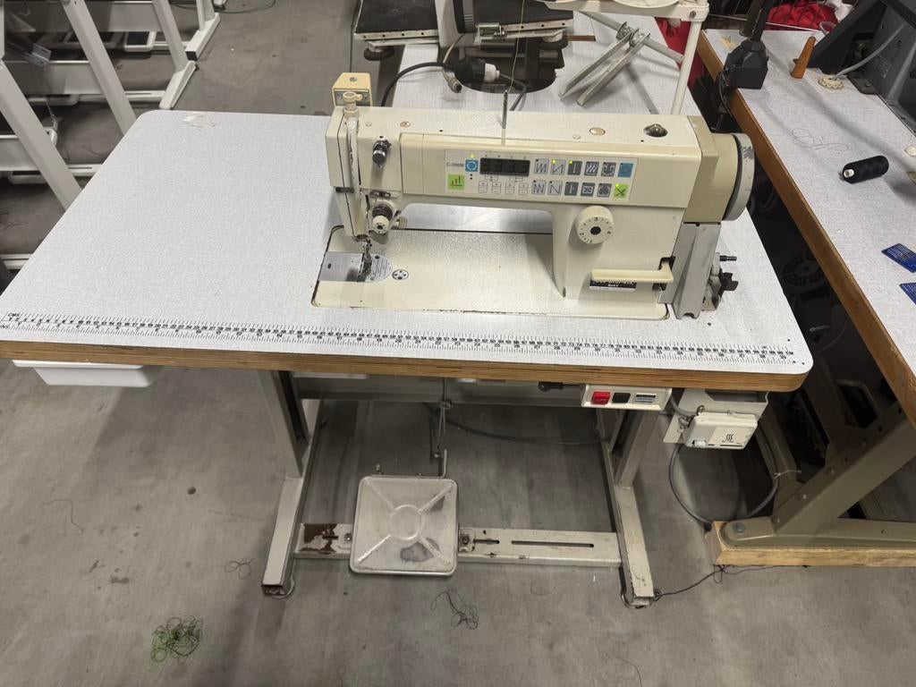 Industriele naaimachine brother automaat rechtsik 220v, Hobby en Vrije tijd, Naaimachines en Toebehoren, Gebruikt, Brother, Brother