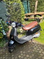Vespa LX50 2-takt - Zwart met bruin zadel, Fietsen en Brommers, Scooters | Vespa, Ophalen, Tweetakt, Gebruikt, Maximaal 45 km/u