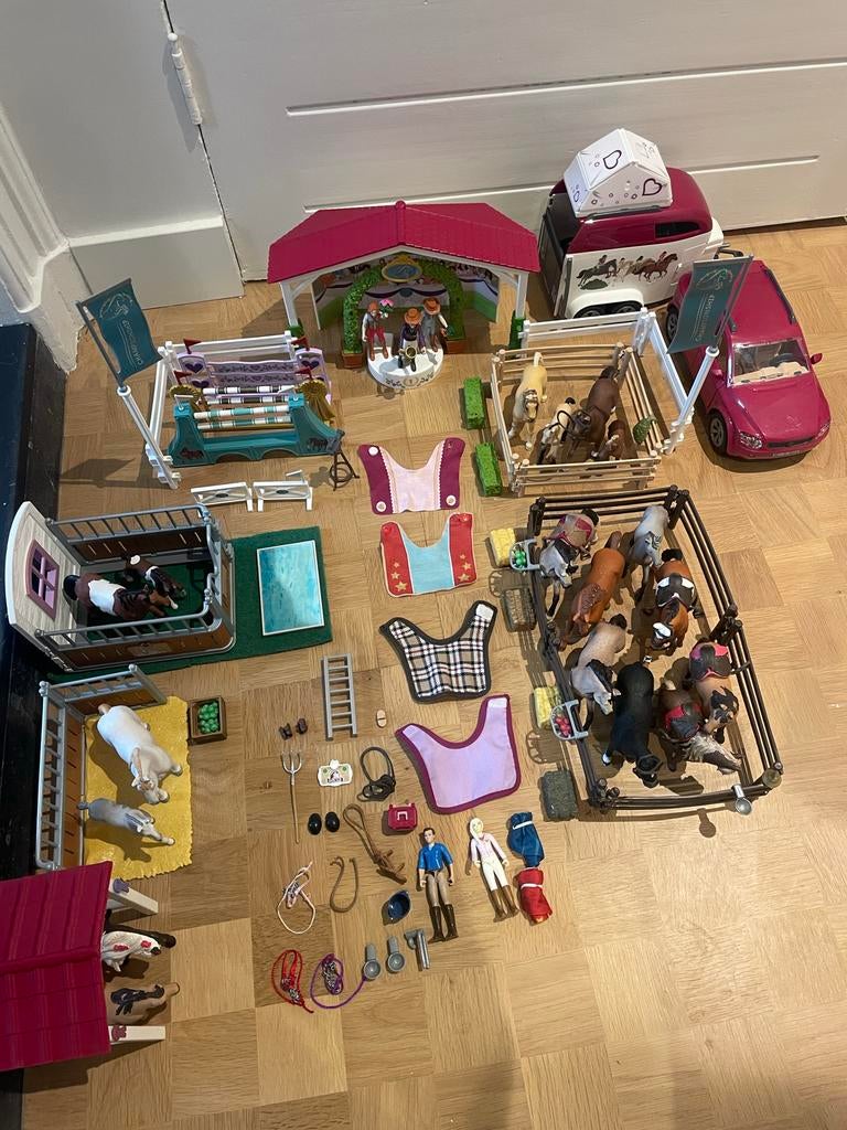 Grote Schleich Paardenset: Stal, Figuren, Auto & Accessoires, Ophalen of Verzenden, Gebruikt, Jongen of Meisje