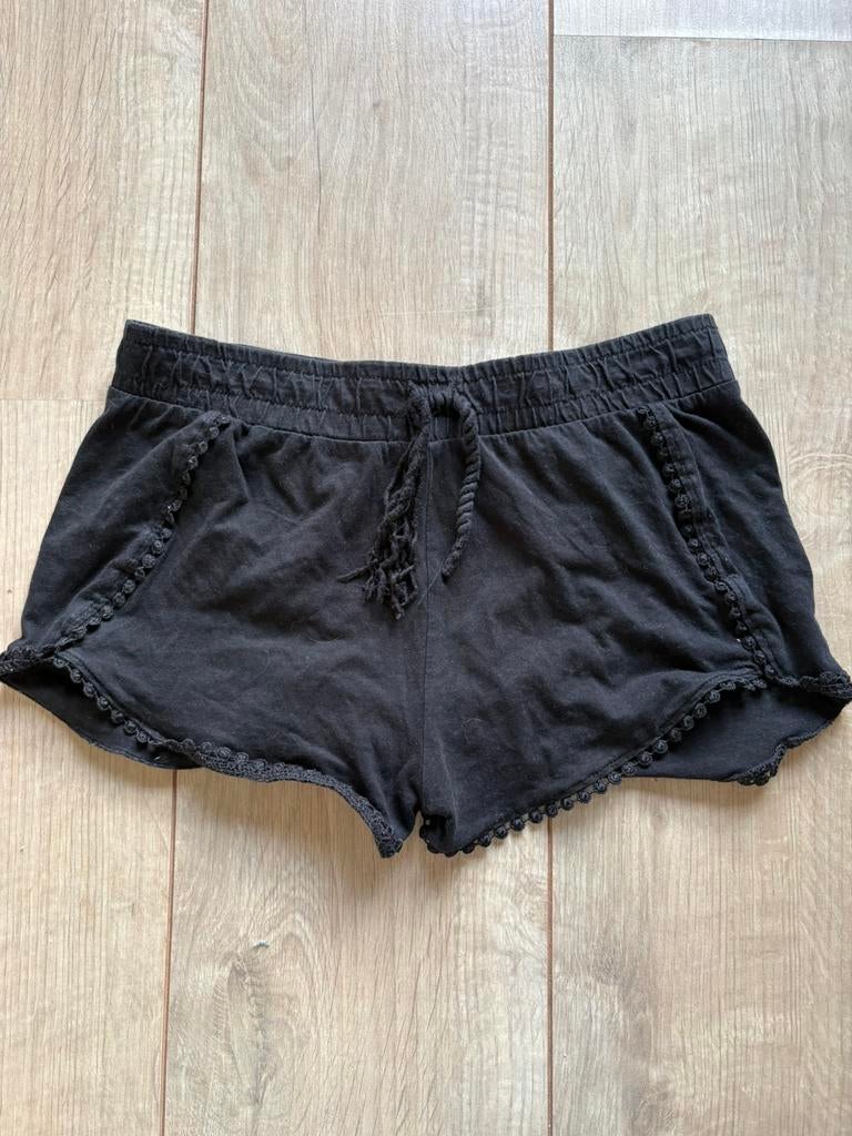Zwart kort broekje - maat 152 - C&A, Kinderen en Baby's, Kinderkleding | Maat 152, Verzenden, Zo goed als nieuw, Broek