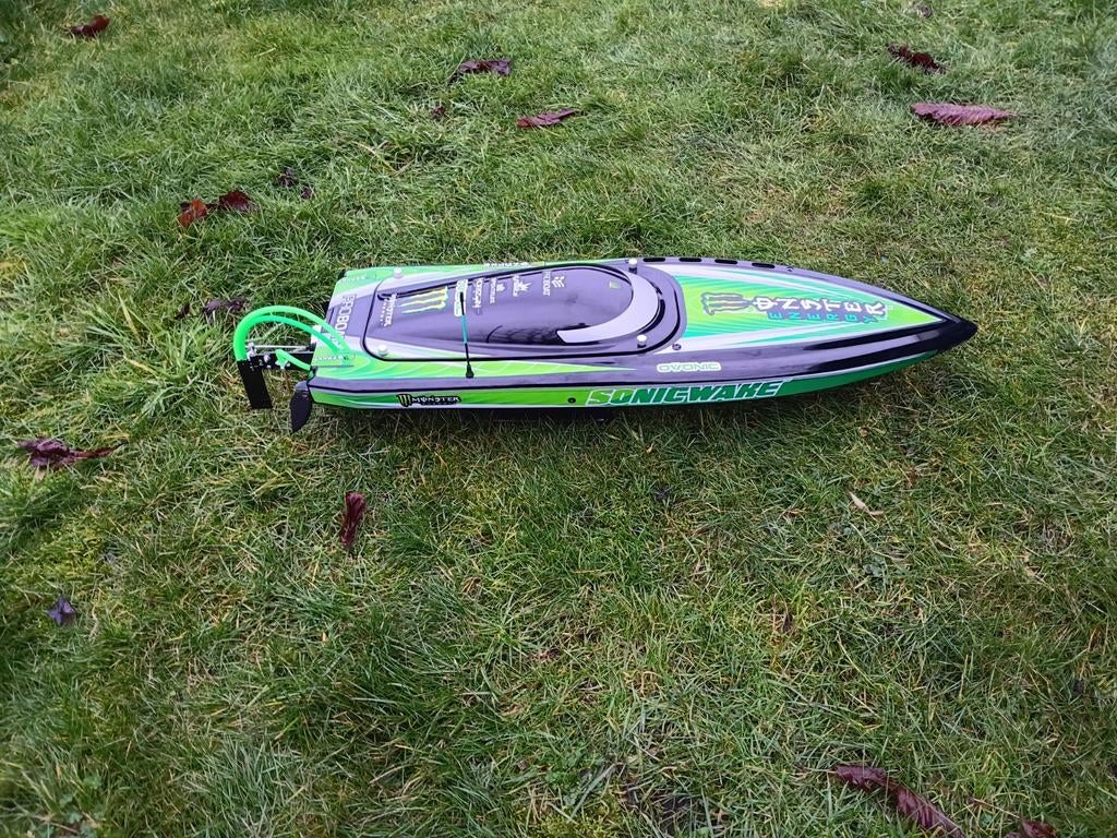 Als nieuw Sonicwake powerboat, kantelruimte, rc varend, Ophalen of Verzenden, Zo goed als nieuw