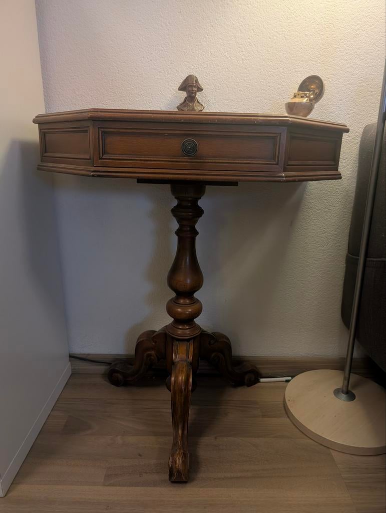 Antiek wandtafeltje Napoleon met zilveren beeldje, Ophalen of Verzenden