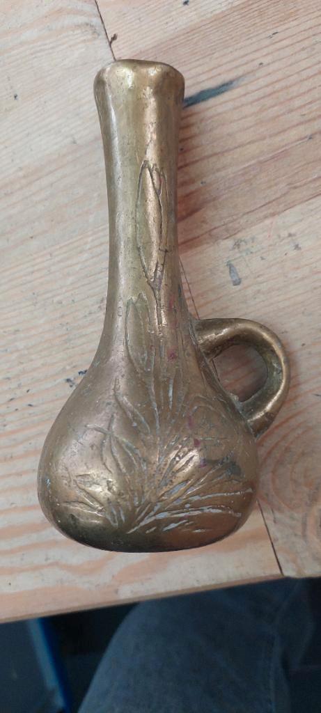 Vaasje van gegoten messing (wd30), Antiek en Kunst, Antiek | Koper en Brons, Ophalen of Verzenden