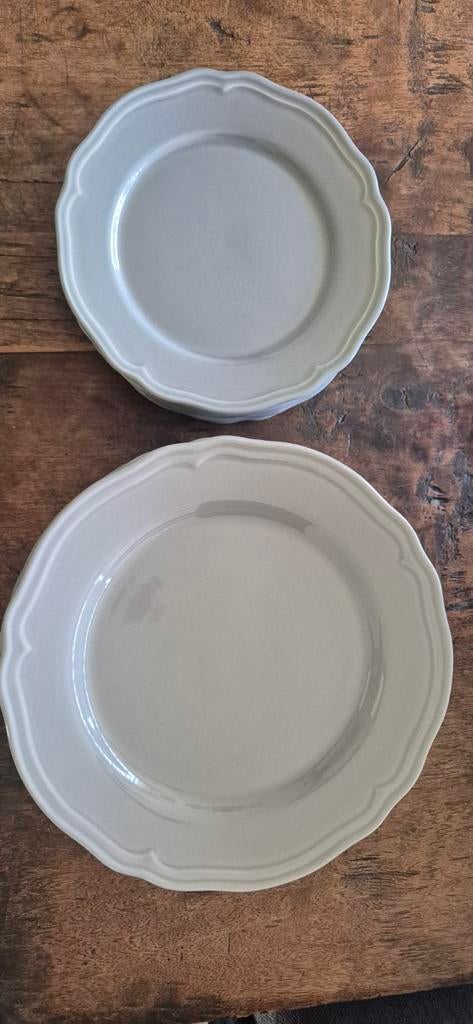 Grijs servies van IKEA  GRATIS !!!!!, Ophalen, Gebruikt, Keramiek, Bord(en)