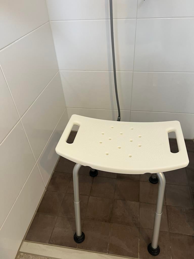 Douche kruk, Diversen, Verpleegmiddelen, Ophalen, Zo goed als nieuw