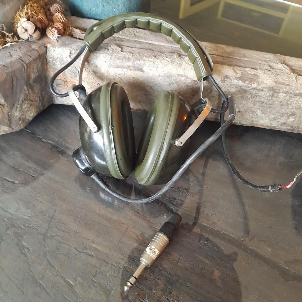 Diverse Militairia; o.a. Koptelefoon, helm, raketkoker enz, Verzamelen, Ophalen of Verzenden, Overige soorten, Overige gebieden