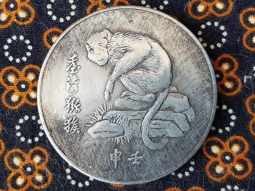 Oude Chinese munt penning van zilverbrons met een aap 4,4 cm, Antiek en Kunst, Ophalen of Verzenden