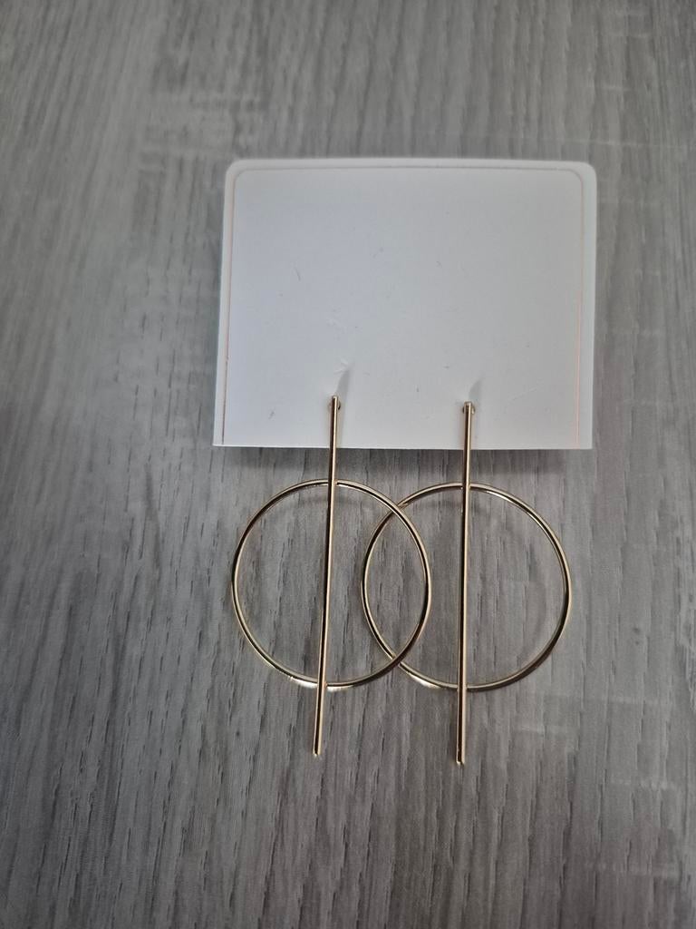 Nieuwe goud kleurige oorbellen staaf met grote ring, Ophalen of Verzenden, Nieuw, Goud, Overige materialen