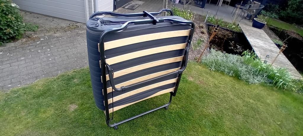 Logeerbed met matras, Huis en Inrichting, Ophalen of Verzenden