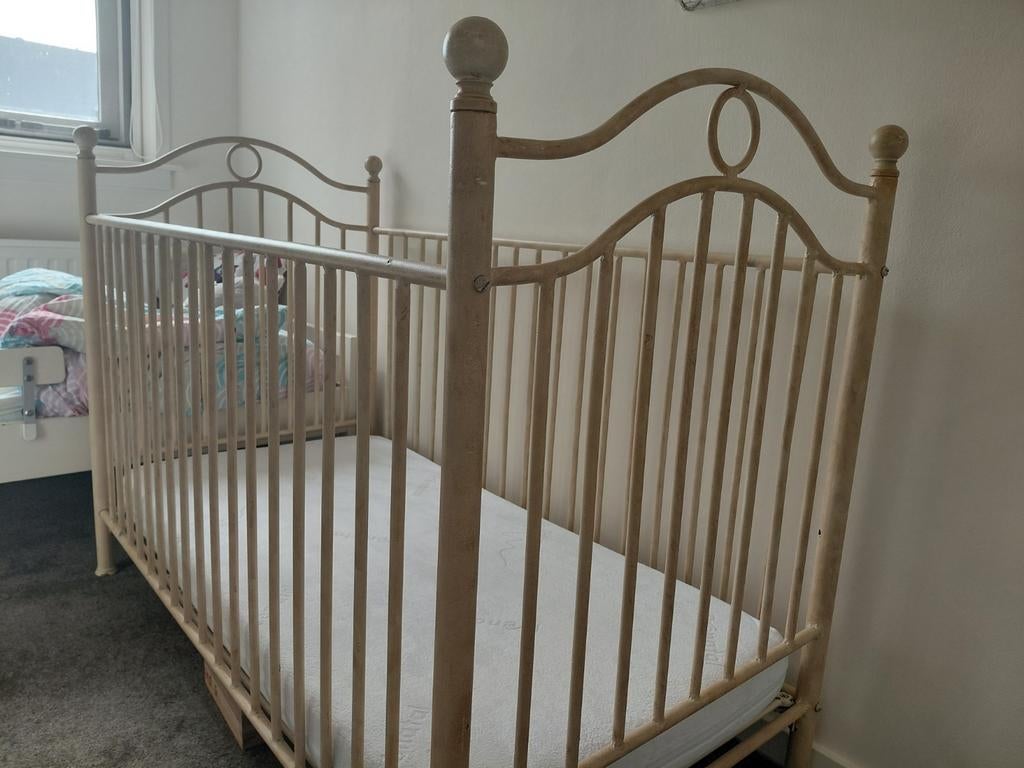 Brocante gietijzeren ledikant 60x120 gebroken wit, Kinderen en Baby's, Kinderkamer | Bedden, Gebruikt, Minder dan 140 cm, Minder dan 70 cm