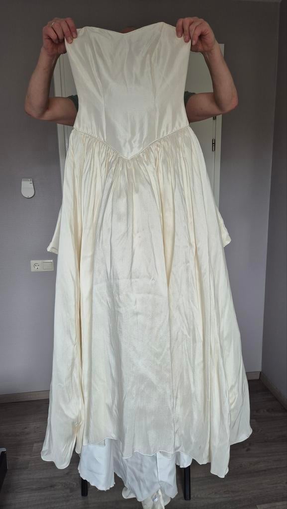 Crèmekleurige vintage trouwjurk met sleep, maat 36-38, Ophalen of Verzenden, Zo goed als nieuw, Wit, Trouwjurk