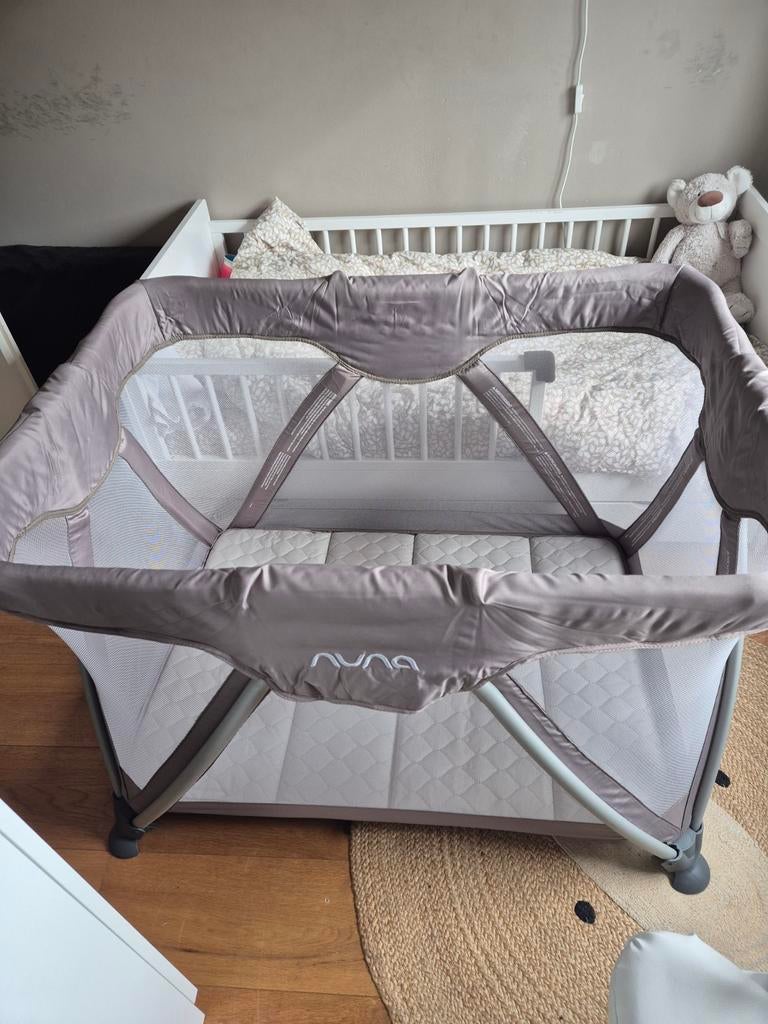 Nuna reisbed met baby inzet voor de eerste maanden, 70 tot 85 cm, Zo goed als nieuw, Matras, 140 tot 160 cm