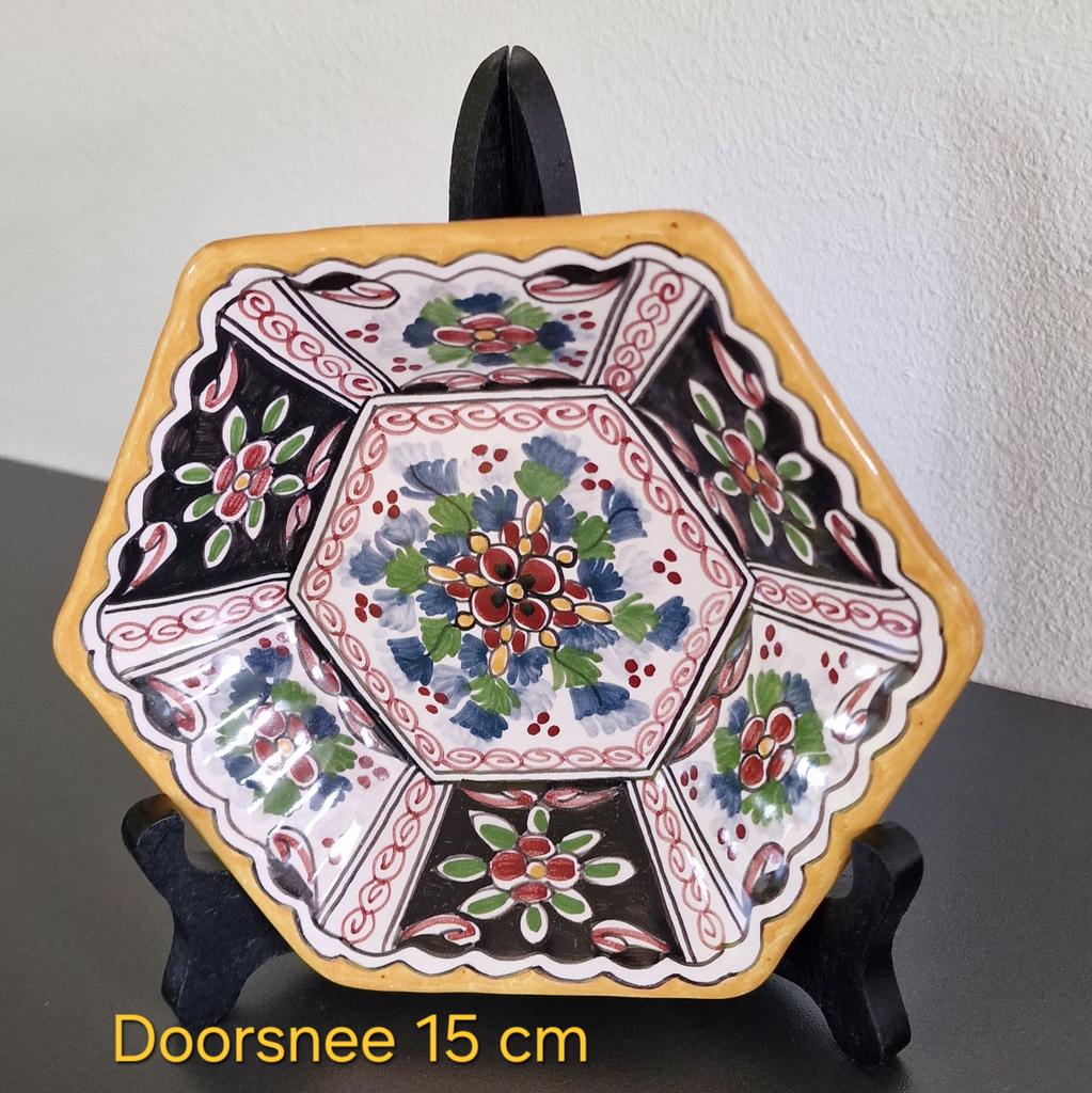 Makkum HN L handgeschilderd 6-kantig, Ophalen