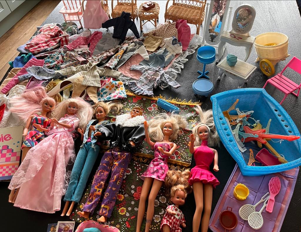 Vintage Mattel Barbies met veel kleding en accessoires, Verzamelen, Poppen, Gebruikt, Fashion Doll, Ophalen of Verzenden