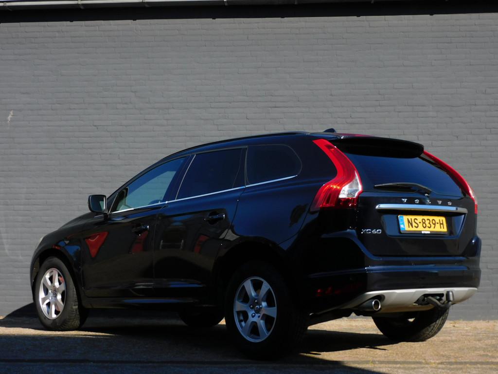 Volvo XC60 2.0 D3 FWD R-Design TOPSTAAT! DEALER ONDERHOUDEN!, Auto's, Volvo, 1624 kg, 4 cilinders, Blauw, Leder