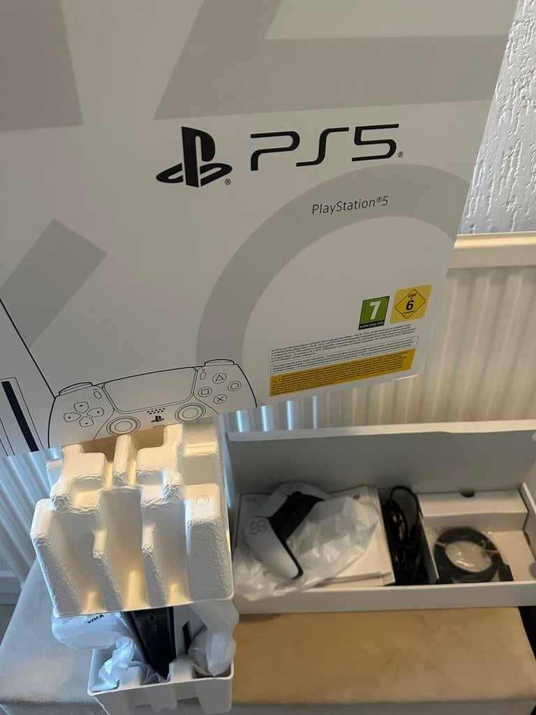 Nieuw! Playstation 5 disk editie met doos + controller+games, Spelcomputers en Games, Spelcomputers | Sony PlayStation 5, Zo goed als nieuw