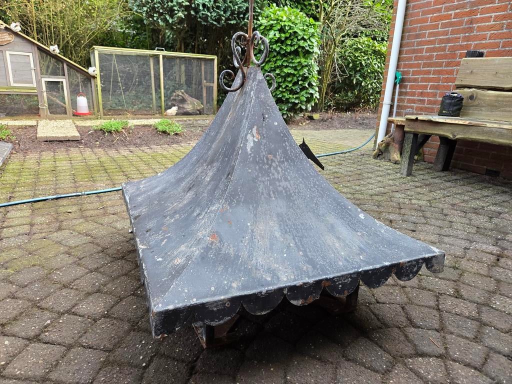 Metalen schoorsteenkap met paard windwijzer, Ophalen, Gebruikt