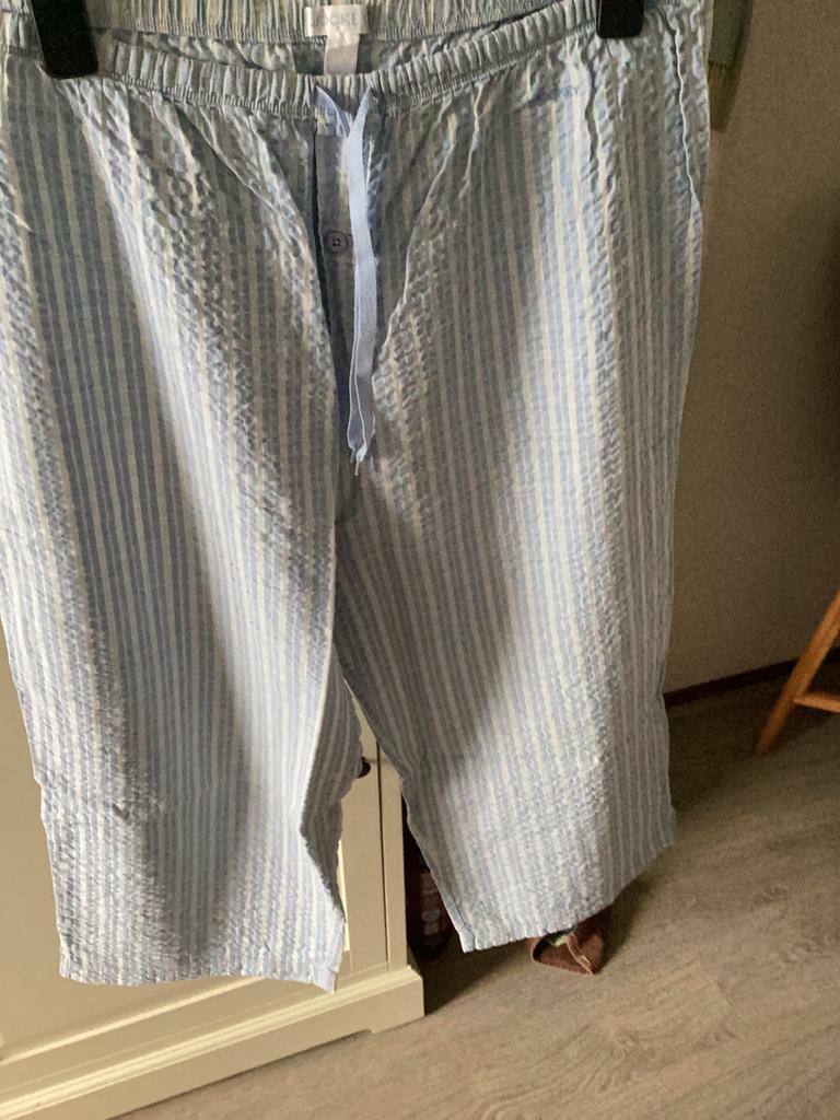 Blauw gestreepte 7/8 pyamabroek van JOCKEY, Kleding | Dames, Pyjama's, Ophalen of Verzenden, Zo goed als nieuw, Maat 42/44 (L)