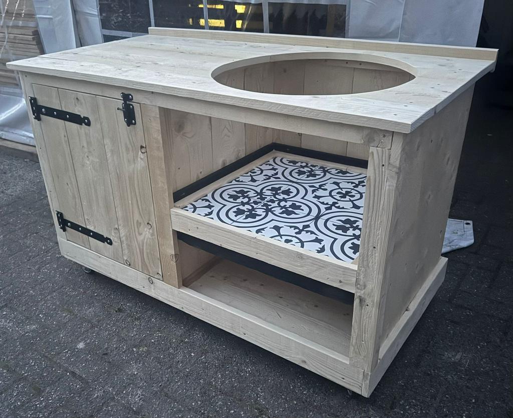 Buitenkeuken, Ophalen, Zo goed als nieuw, Houtskool