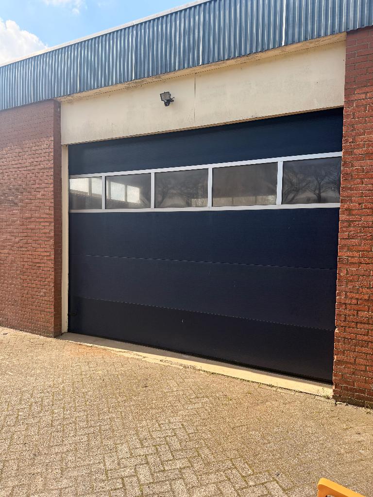 Elektrische overheaddeur/ Roldeur, Doe-het-zelf en Verbouw, Deuren en Horren, Ophalen, Kunststof, Gebruikt, Garagedeur