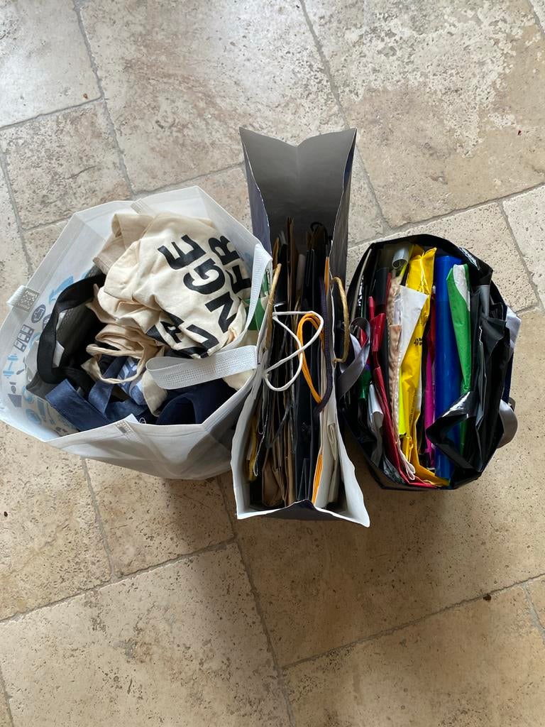 Tasjes van papier, plastic en stof, 30 cm of meer, Gebruikt, Overige kleuren, Minder dan 35 cm