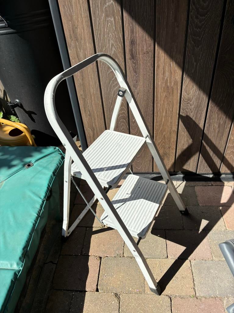 Stevig trapje metaal, Doe-het-zelf en Verbouw, Ladders en Trappen, Ophalen, Zo goed als nieuw, Minder dan 2 meter