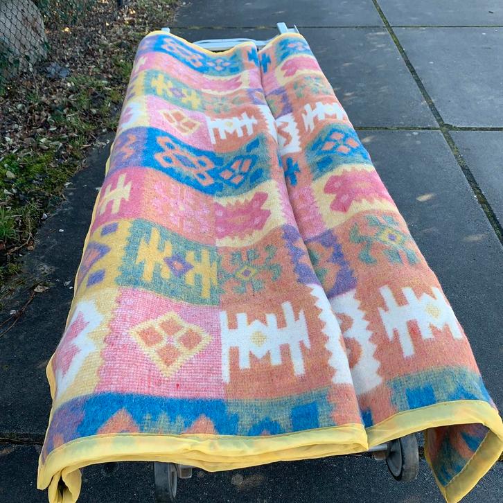 Vintage super zachte  deken met kleurrijk patroon,170x210, Huis en Inrichting, Woonaccessoires | Plaids en Woondekens, Gebruikt