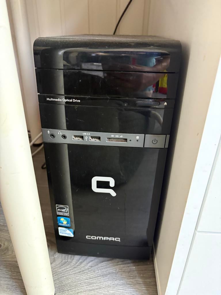 Oude Compaq Desktop PC met monitor - Ideaal voor basisgebrui, Computers en Software, Desktop Pc's, Ophalen, Gebruikt, HDD, Minder dan 4 GB