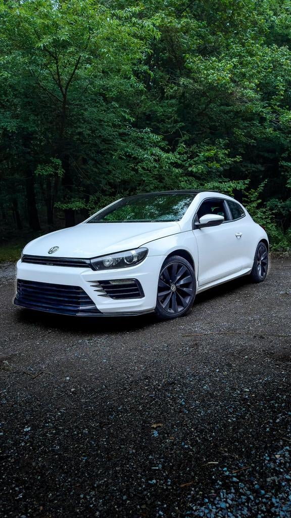 Volkswagen Scirocco 1.4 TSI | Nieuw APK | panorama dak, Auto's, Volkswagen, Voorwielaandrijving, 15 km/l, 4 cilinders, Wit