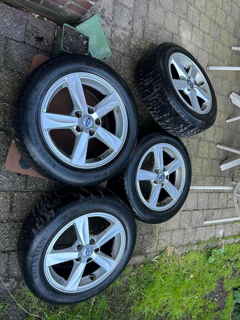 Velgen volvo v40 16 inch winterband, Auto-onderdelen, Banden en Velgen, Ophalen, Velg(en), 16 inch, 205 mm