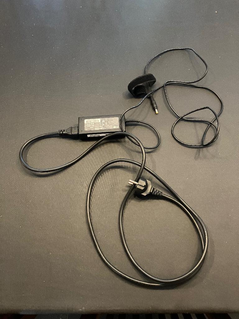 HP adapter 586992-001, Computers en Software, Laptop-opladers, Ophalen of Verzenden, Zo goed als nieuw