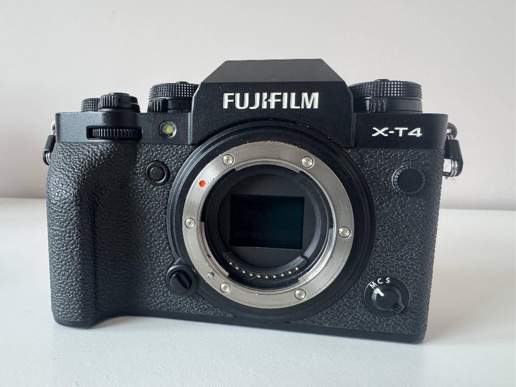 Fujifilm XT4 | 3 clicks | 3 lenzen incl XF 55-200 | ZGAN, Ophalen, Compact, 26 Megapixel, Zo goed als nieuw