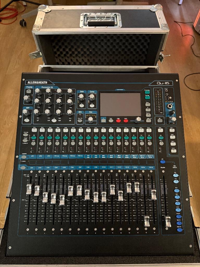 Allen & Heath QU-16 Digital Mixer + THON Flightcase, Ophalen of Verzenden, Gebruikt, 10 tot 20 kanalen, Microfooningang