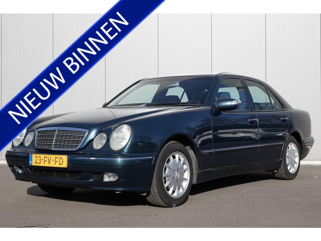 Mercedes-Benz E-Klasse 240 | NAP | NL-AUTO | 6 CILINDER | HI, Achterwielaandrijving, Zwart, 2597 cc, Bedrijf
