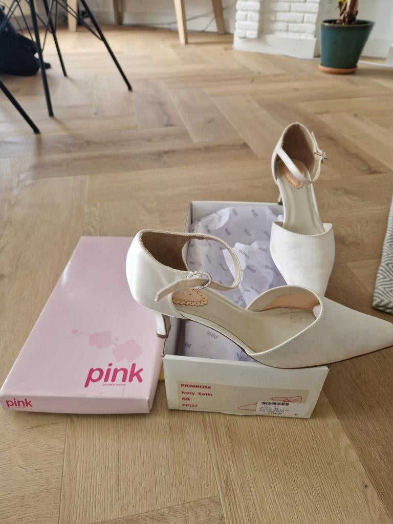 Pink trouwschoenen maat 40, ivoor, hakhoogte 5,5 cm, Overige kleuren, Pink, Schoenen, Ophalen of Verzenden
