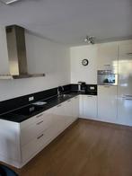 L-vormige keuken met apparatuur, Ophalen