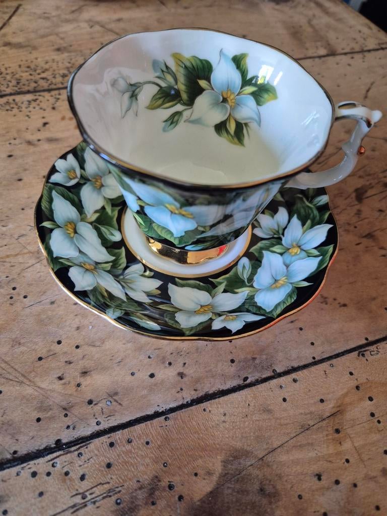 Royal Albert Trillium theekop en schotel, Antiek en Kunst, Antiek | Servies los, Ophalen of Verzenden
