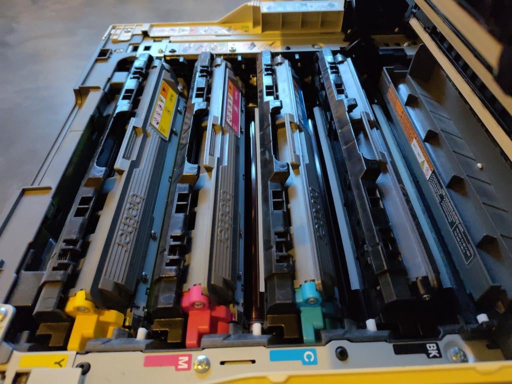 Brother TN-241 set toners met Brother DCP-9020CDW eromheen, Computers en Software, Printers, Gebruikt, All-in-one, Draadloos, LED-printer