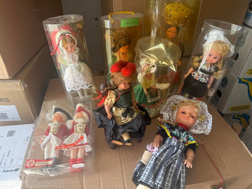Verzameling klederdrachtpoppen - Diverse landen, Ophalen of Verzenden, Gebruikt, Pop