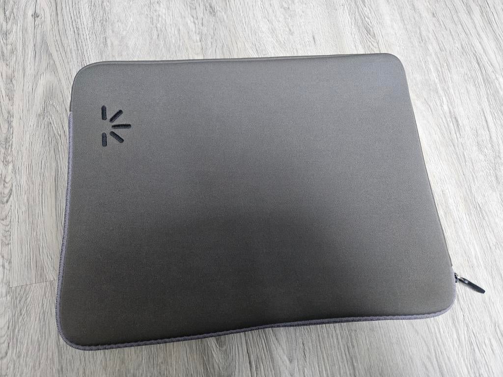 Grijze laptophoes Case Logic 17 inch, Computers en Software, Laptophoezen, Ophalen of Verzenden, 17 inch of meer, Zo goed als nieuw