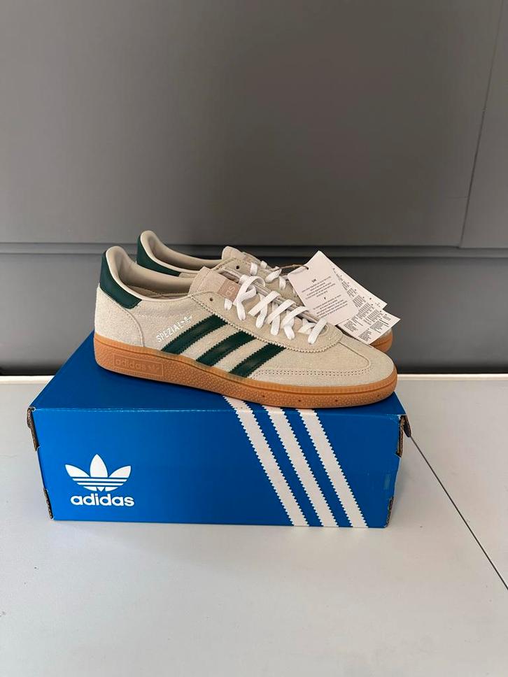 Adidas Handball Spezial Sneakers - Nieuw in doos, Kleding | Dames, Schoenen, Nieuw, Sneakers of Gympen, Beige, Verzenden