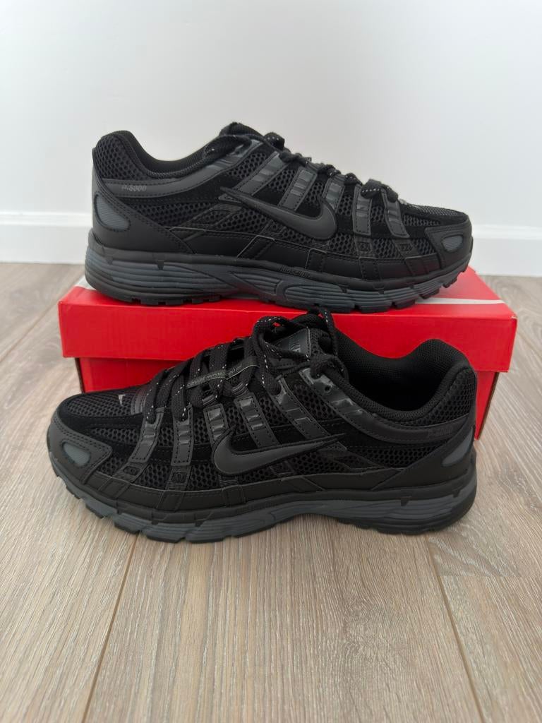 Nike P-6000 Zwart Maat 44,5, Kleding | Heren, Schoenen, Ophalen of Verzenden, Nieuw, Zwart, Sneakers of Gympen